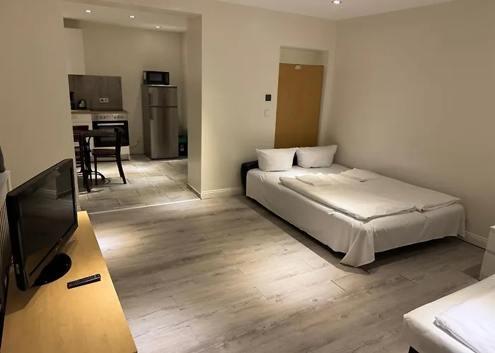 Avi City Apartments Mainhouse